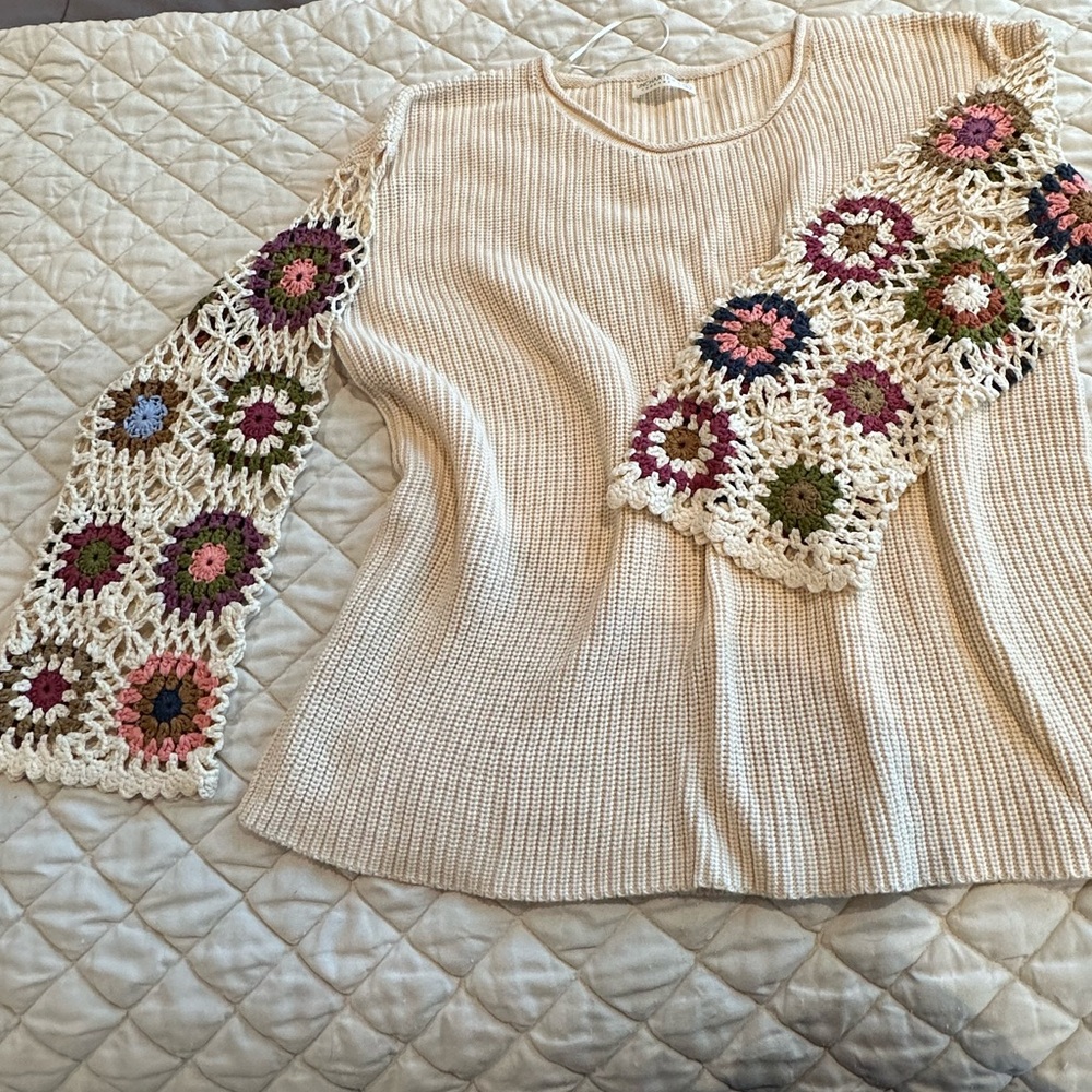 Sweater with crocheted sleeves